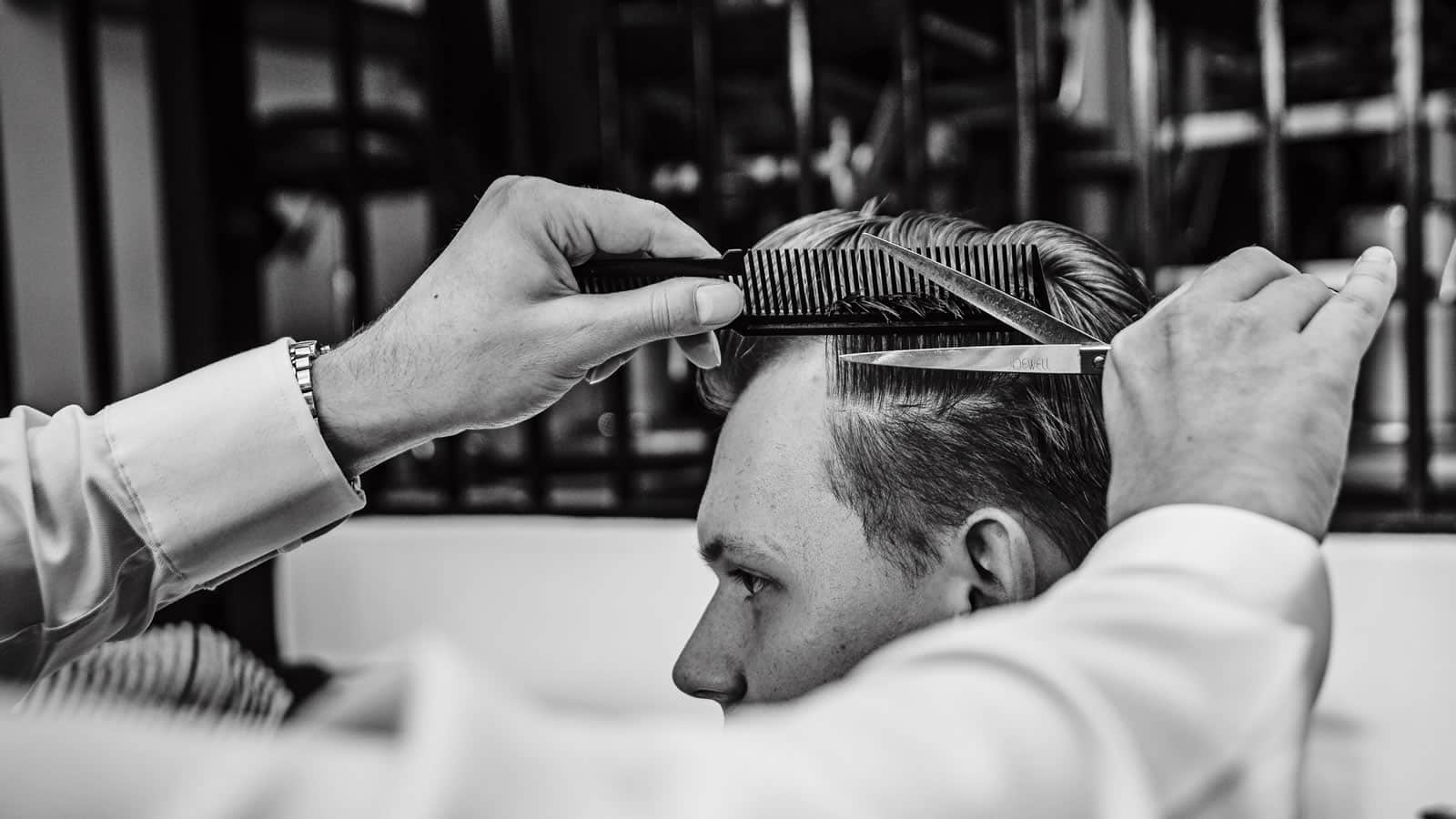Vedat Erkek Kuaförü Çerkezköy salon içi — erkek kuaför koltuğu ve tıraş alanı